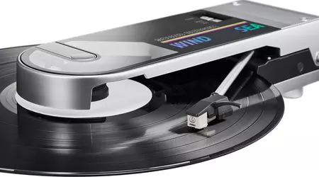 Audio-Technica releases 80s-style vinyl record player with Bluetooth support