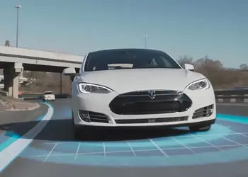 Впервые в Европе: полный автопилот Tesla протестировали на киевских трассах