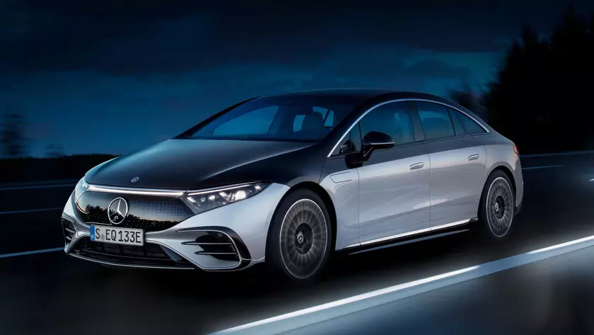 Первый в мире представительский электрокар: Mercedes-Benz официально представила модель EQS с запасом хода до 770 км, цена стартует от $110000