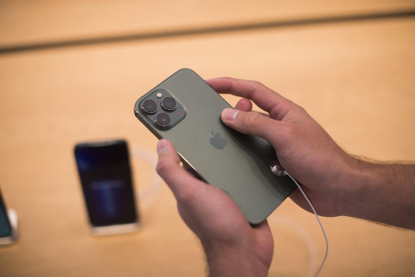 Apple-Aktie aufgrund rückläufiger iPhone-Auslieferungen erneut auf dem tiefsten Stand seit Juni 2021