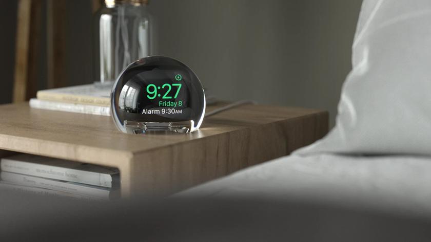NightWatch: необычная зарядная станция, которая превращает Apple Watch в настольные часы