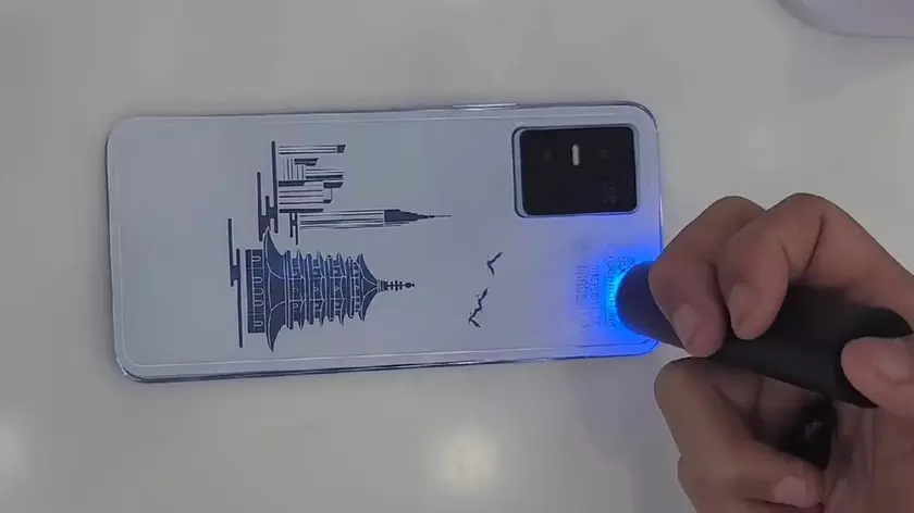 Волшебство какое-то! На задней панели смартфона Vivo S10 Pro можно будет рисовать ультрафиолетом