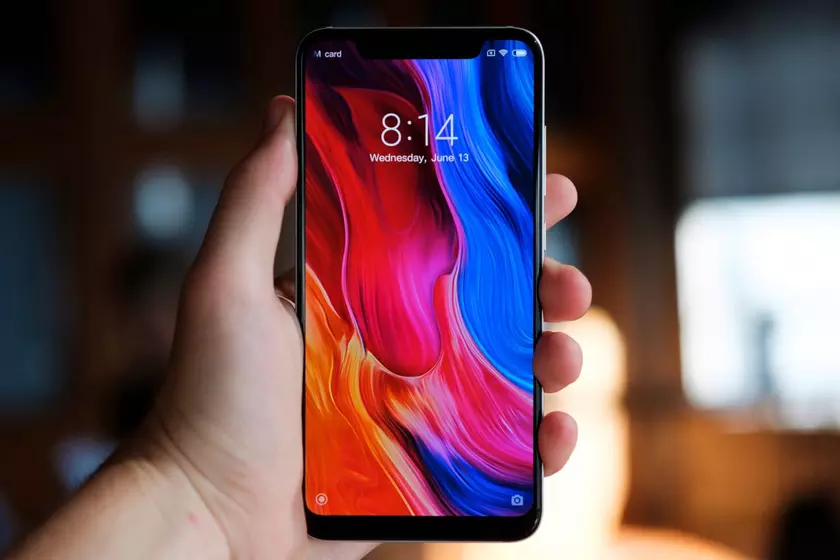 Xiaomi Mi 8 Youth показался на официальном фото в градиентном цвете