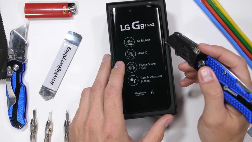 JerryRigEverything разобрал LG G8 ThinQ и советует не покупать этот смартфон