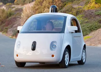 Автономные автомобили Google летом появятся на дорогах Калифорнии