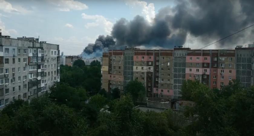 Снова работа американских РСЗО HIMARS? В оккупированном Донецке горит один из самых больших складов оружия россиян