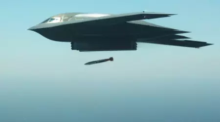 Le B-2 Spirit est le premier avion de l'histoire des États-Unis à pouvoir transporter la bombe thermonucléaire modernisée B61-12.