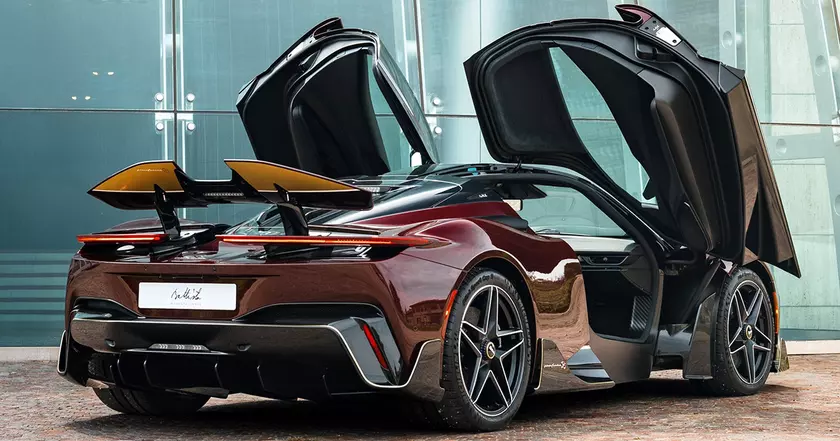 Dentro il Design: L'eleganza Italiana del Pininfarina Battista Novantacinque