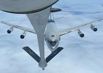 Частный воздушный танкер впервые в истории совершил дозаправку военного самолёта ВВС США