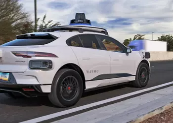 Waymo recalls more than a thousand robot taxis due to repeated collisions with obstacles