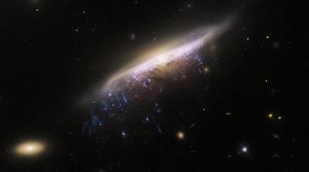 Hubble ha fotografato una medusa galattica a 800 milioni di anni luce dalla Terra