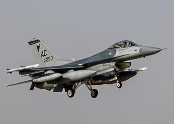 Американские истребители F-16 Fighting Falcon прибыли из США на Ближний Восток