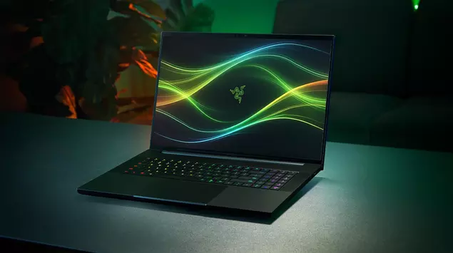 Razer Blade 18 (2026): RTX 5090 ...