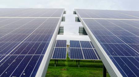 Китай інвестує 11 мільярдів доларів у проєкти сонячної, вітрової та вугільної енергетики до 2030 року