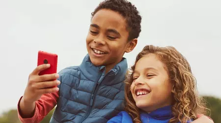 XploraOne par HMD — téléphone hybride pour enfants sans réseaux sociaux ni navigateur