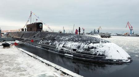 Le sous-marin nucléaire Generalissimo Suvorov est arrivé dans l'océan Pacifique avec 16 missiles balistiques R-30 Bulava, qui peuvent transporter une charge nucléaire d'une puissance de plus de 100 kilotonnes.