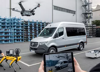 На заводе Mercedes-Benz в Дюссельдорфе поселились робособака и дрон