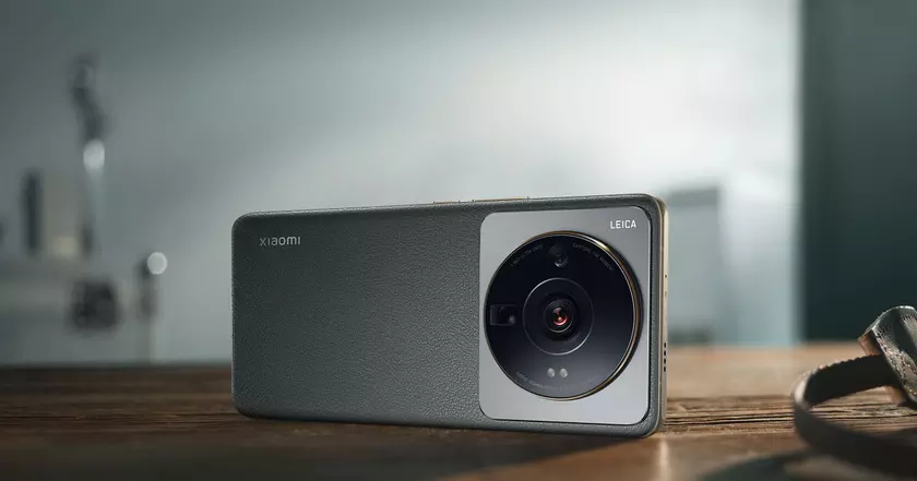 Snapdragon 8 Gen2, дисплей E6 AMOLED на 120 Гц, три 50-МП камеры Leica и MIUI 14 с Android 13 – таким будет флагман нового поколения Xiaomi 13 Pro