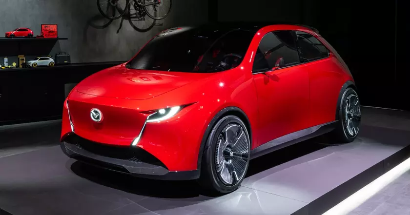 Друг водителя: Mazda представила маленький хэтчбек Vision X-Compact