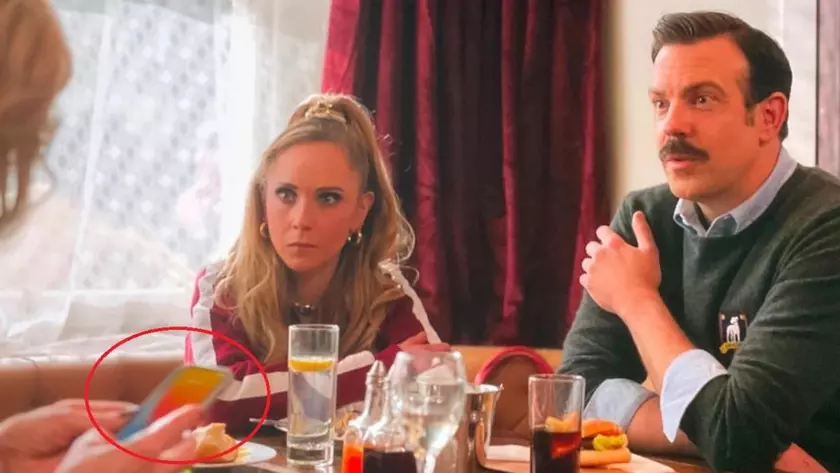 iPhone 13 без "моноброви" засветился в эпизоде "Теда Лассо"