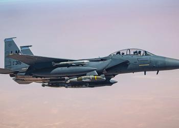 ВПС США на 55% скоротять флот винищувачів F-15E Strike Eagle, які можуть нести ядерну гравітаційну бомбу B61-12
