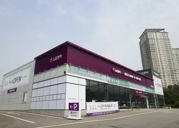 Вот это поворот: LG планирует продавать в фирменных магазинах смартфоны Apple