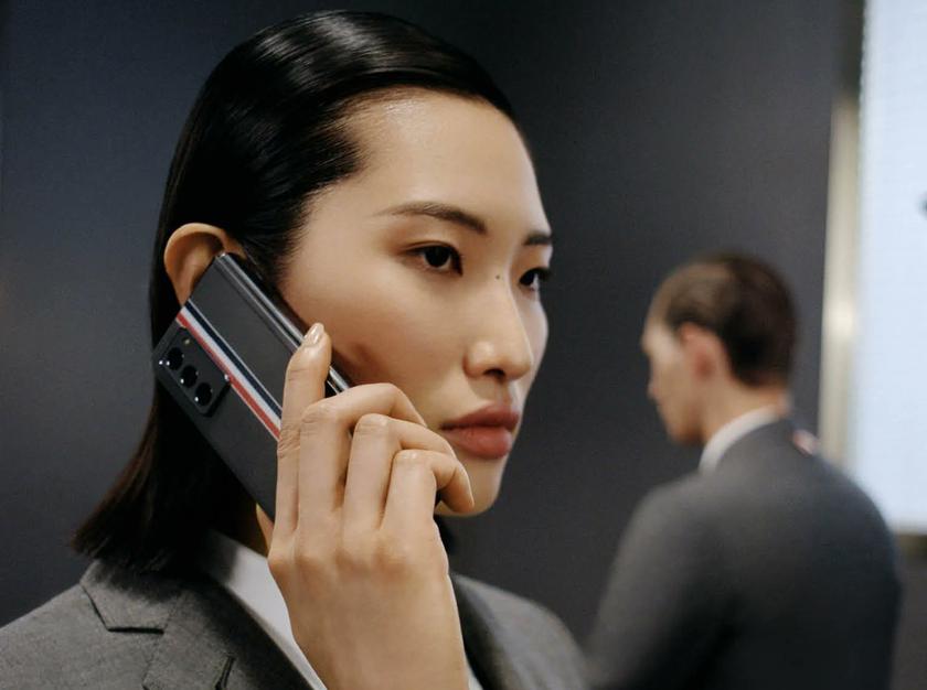 Стильно и дорого: Samsung Galaxy Z Fold 2 Thom Browne Edition на рекламных изображениях