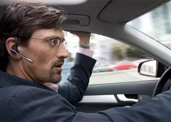 Plantronics Voyager PRO: флагманская гарнитура с двумя микрофонами