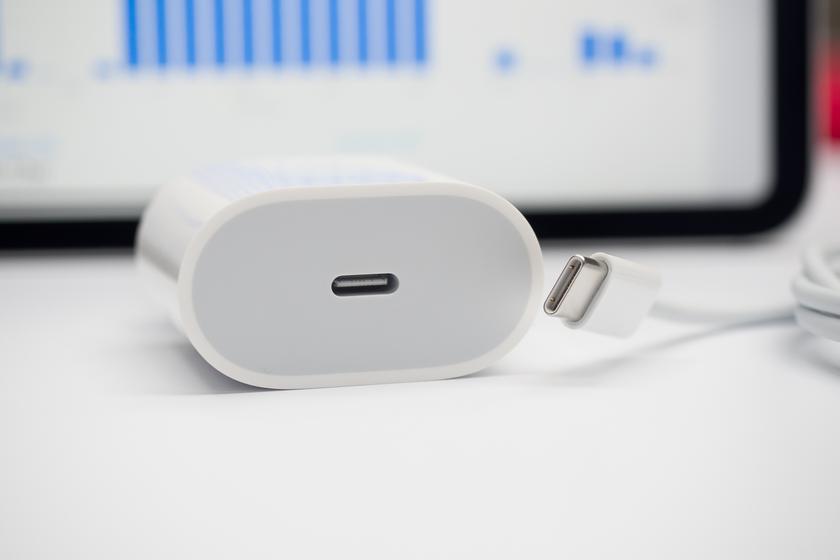 Apple оштрафовали на $2 миллиона из-за отсутствия зарядки в комплекте смартфонов