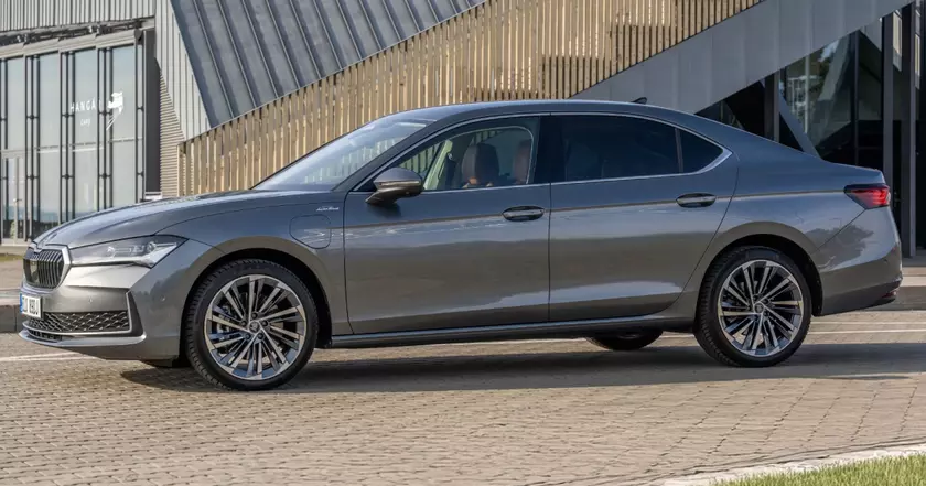Škoda Superb Laurin & Klement: Elegance Meets Efficiency in New Plug-In Hybrid