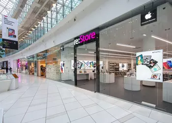 Official Apple retailers in Russia are closing stores due to a shortage of goods and a decrease in demand for iPhones