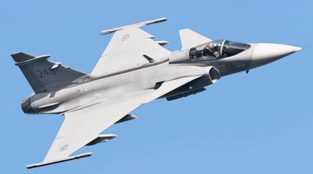 Il n'y a pas que les F-16 Fighting Falcon : L'Ukraine veut des chasseurs Saab JAS 39 Gripen. Des pilotes ukrainiens testent déjà l'avion en Suède.