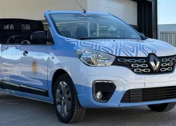 Renault превратила фургон в странный кабриолет-лимузин для экскурсий по заводу