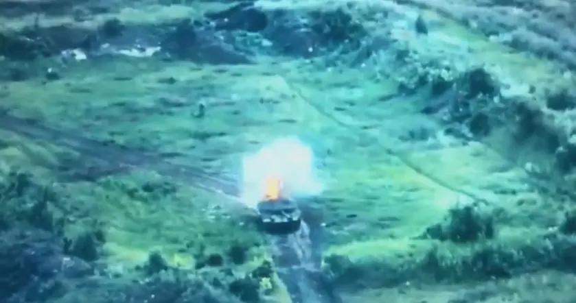 Украинский дрон-камикадзе точным попаданием выжег российский танк Т-90М стоимостью до $5 млн