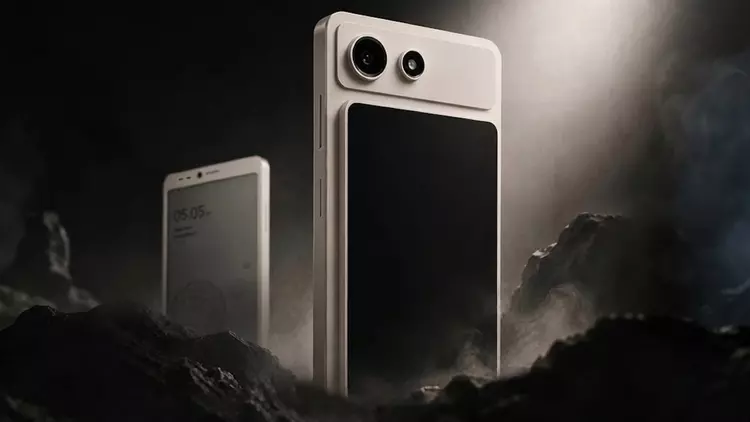 Hisense A10: the E-Ink phone with ...