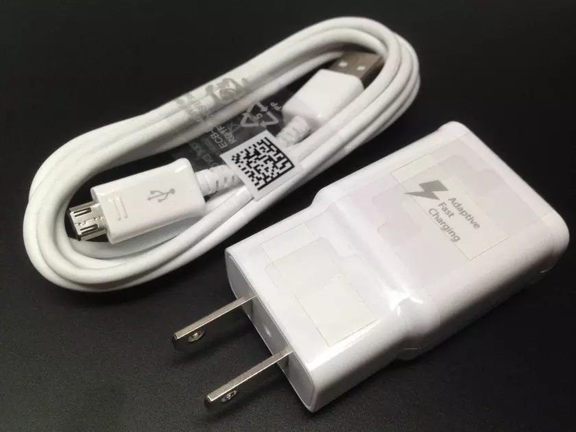 25 Вт против 15: быструю и супербыструю зарядки Samsung проверили на деле