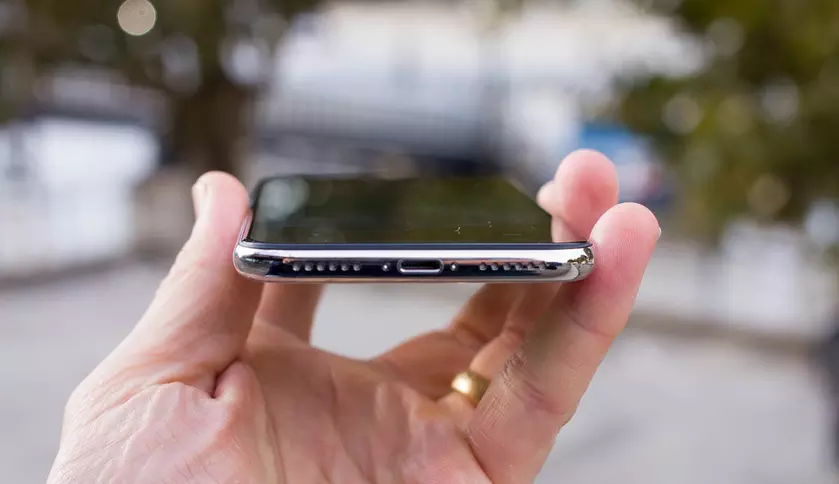 iPhone X с USB-C на eBay продали за $86 001