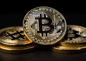 Печерский суд осудил группу мошенников за продажу фейковых биткоинов депутатам Верховной Рады