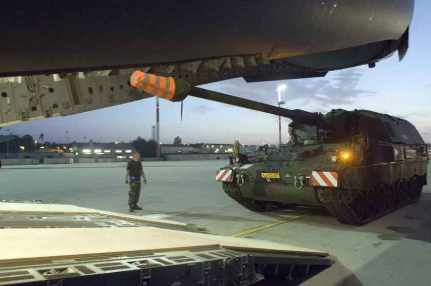 Украина сможет ремонтировать немецкие самоходные гаубицы Panzerhaubitze 2000 в Литве на совместном предприятии Rheinmetall и KMW