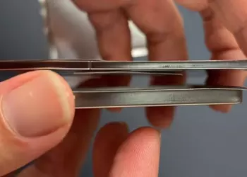 Новое фото демонстрирует насколько тонкая батарея будет в iPhone 17 Air