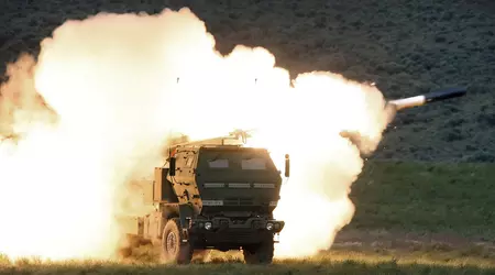 HIMARS / MLRS a détruit un lanceur de missiles sol-air russe Tor-M2 d'une valeur de 25 millions de dollars avec un seul projectile GMLRS de 200 000 dollars.