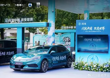Бензин больше не нужен: BYD и Sinopec открыли хаб, заряжающий электрокары за 5 минут
