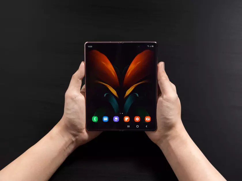 Дневник Samsung Galaxy Z Fold2:  покупатель этого смартфона — кто он?