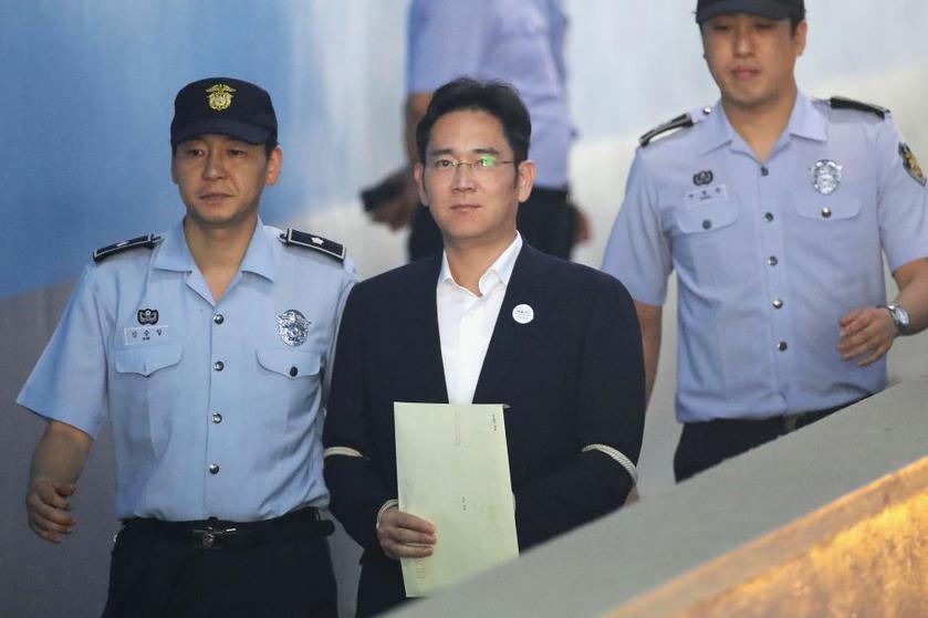 Фактический глава Samsung приговорен к 5 годам тюрьмы за взятки