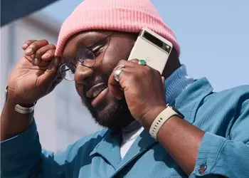 Google Pixel 8 Pro in Porcelain colour has surfaced in an official image