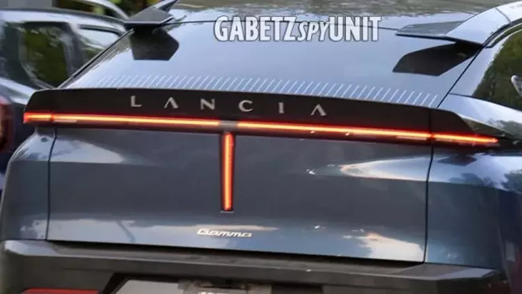 Lancia Gamma 2026: итальянский флагман выехал на дороги без масок