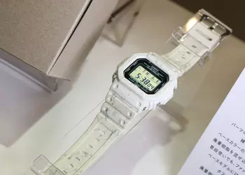 Новый G-Shock от Casio: модель G-5600BG-5JR с переработанной смолой и мраморным дизайном