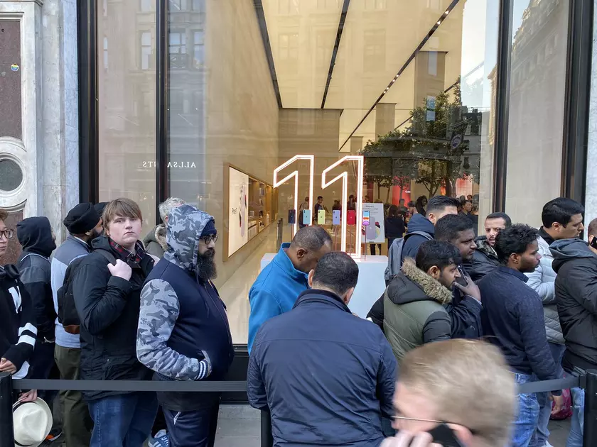 Стартовали продажи iPhone 11, iPhone 11 Pro и iPhone 11 Pro Max: без традиционных очередей не обошлось