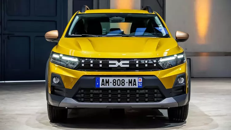 Dacia Sandero Stepway Hybrid: 155 лошадиных сил и «бюджетность» за миллион гривен