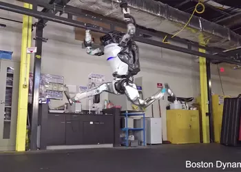 Робот Атлас от Boston Dynamics теперь может в гимнастику